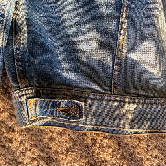 Old Navy Light Blue Washed/Ripped Jean Jacket - Picture 9 of 10